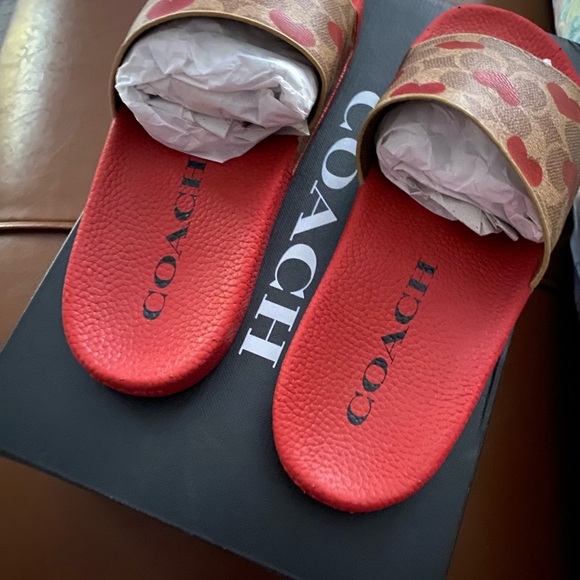 Coach Udele Valentine's Slides ❤️❤️ - Picture 5 of 8